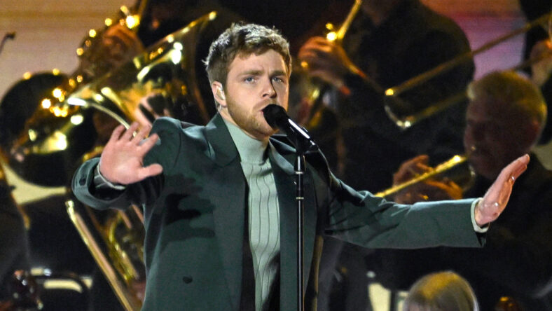 Alex Warren singing on stage