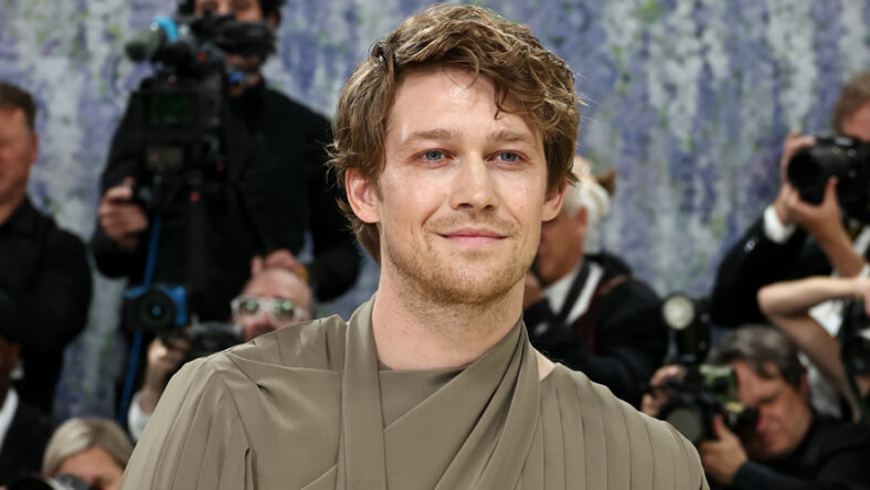 Joe Alwyn arrives for the Met Gala