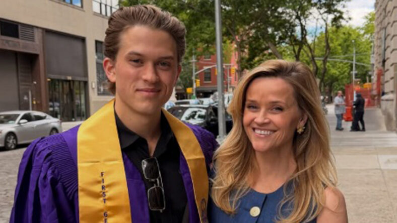 Deacon Phillippe and mom Reese Witherspoon at NYU graduation