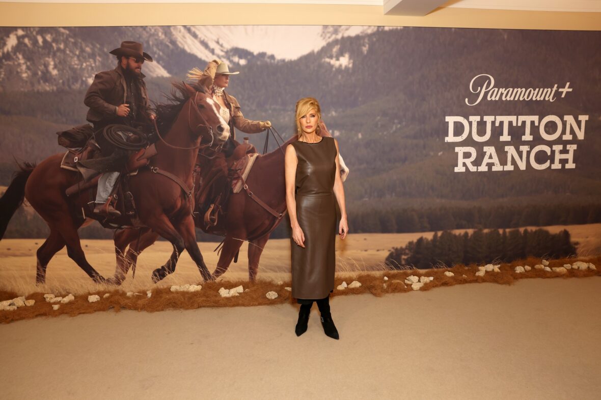 Kelly Reilly poses at the 