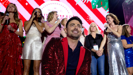 Jonathan Bennett to Host All 4 Weekends of Hallmark Christmas Experience 2026: Full Lineup of Talent Revealed!