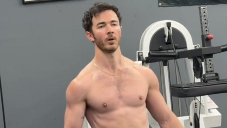 Kevin Jonas shirtless workout