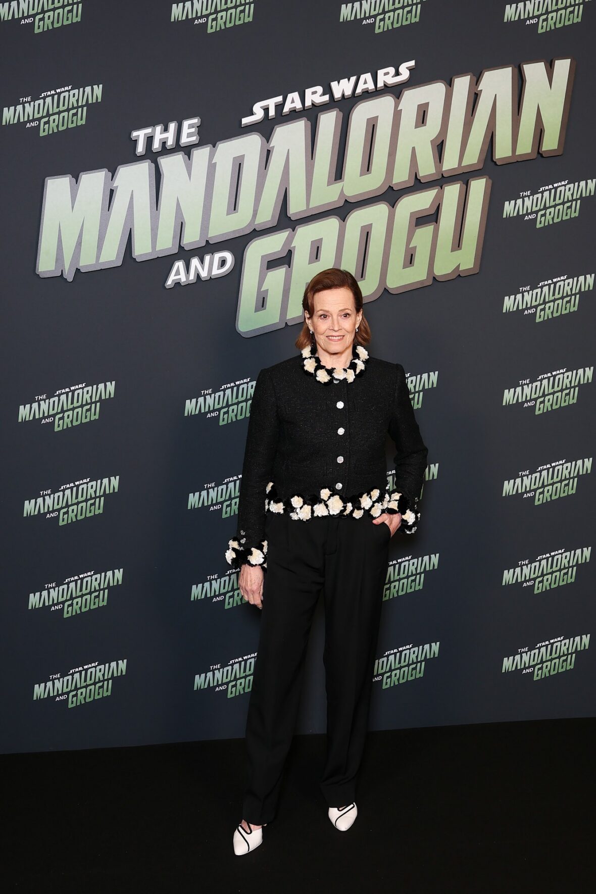 Pedro Pascal e Sigourney Weaver na estreia em Paris 