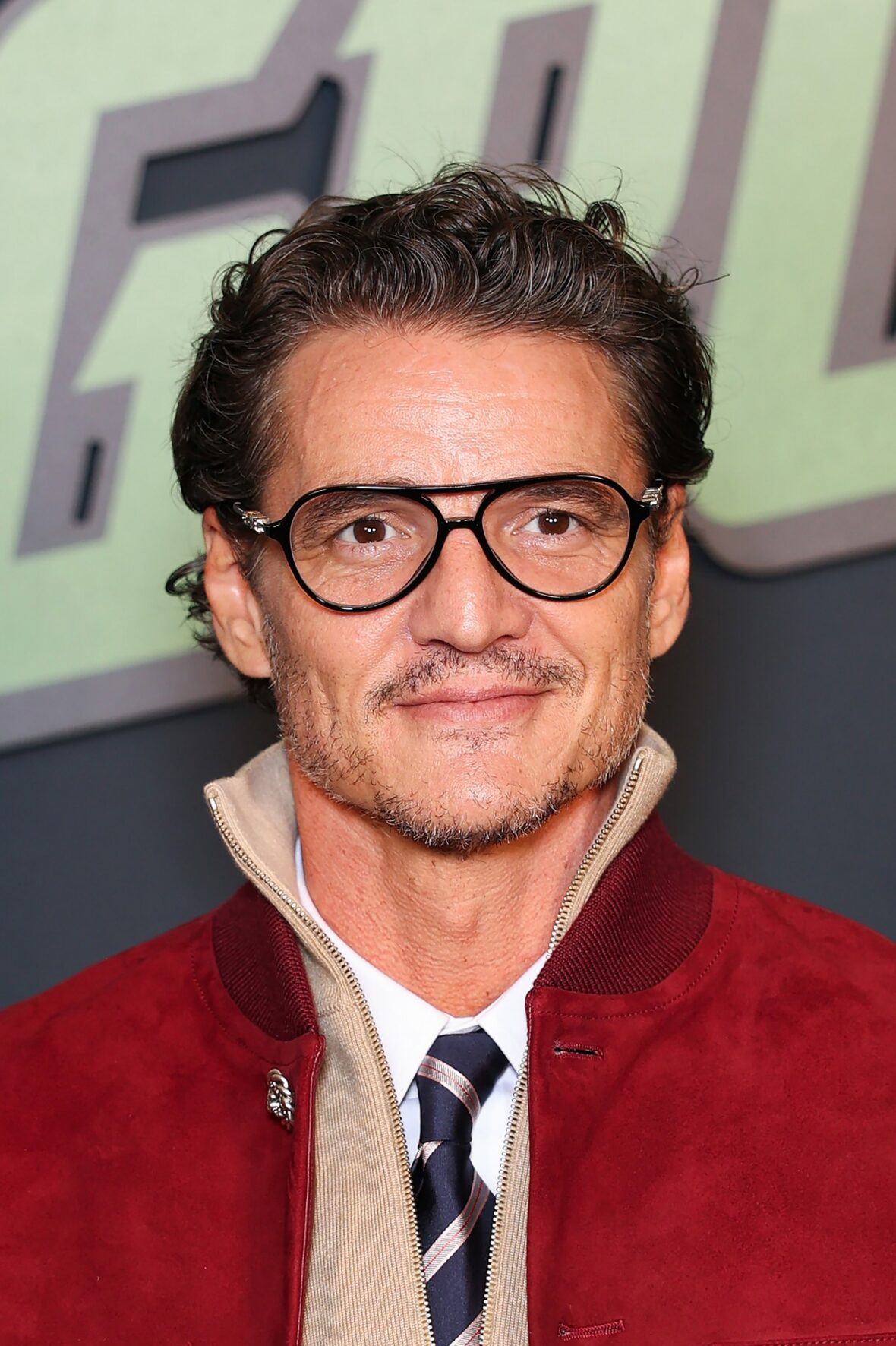 Pedro Pascal e Sigourney Weaver na estreia em Paris 