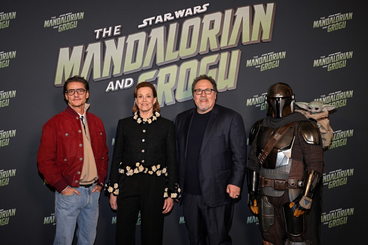 Sigourney Weaver e Pedro Pascal participam do 