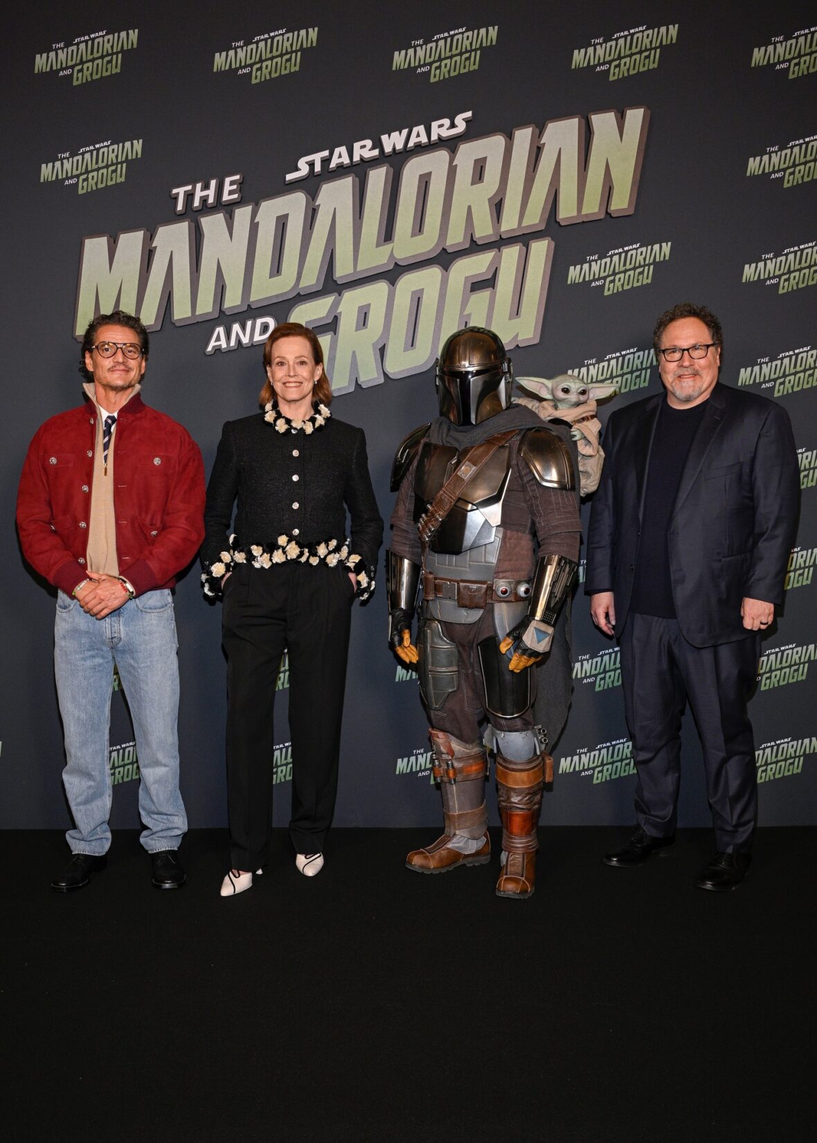 Sigourney Weaver e Pedro Pascal participam do 