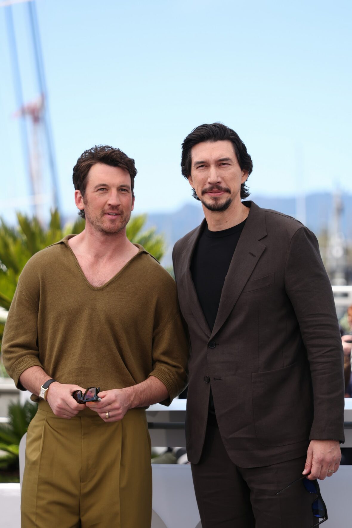 Miles Teller e Adam Driver na sessão fotográfica de Cannes em 17 de maio de 2026