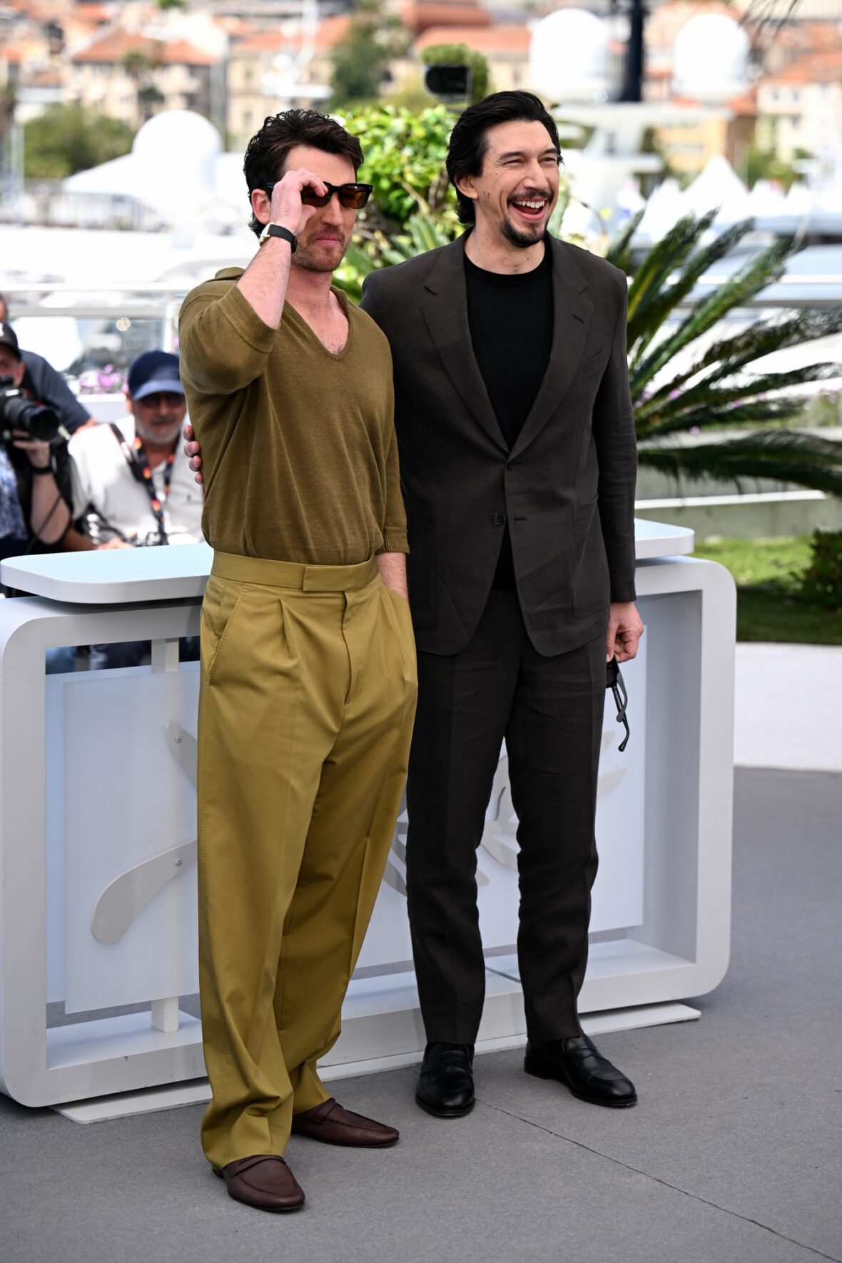 Miles Teller e Adam Driver na sessão fotográfica de Cannes em 17 de maio de 2026