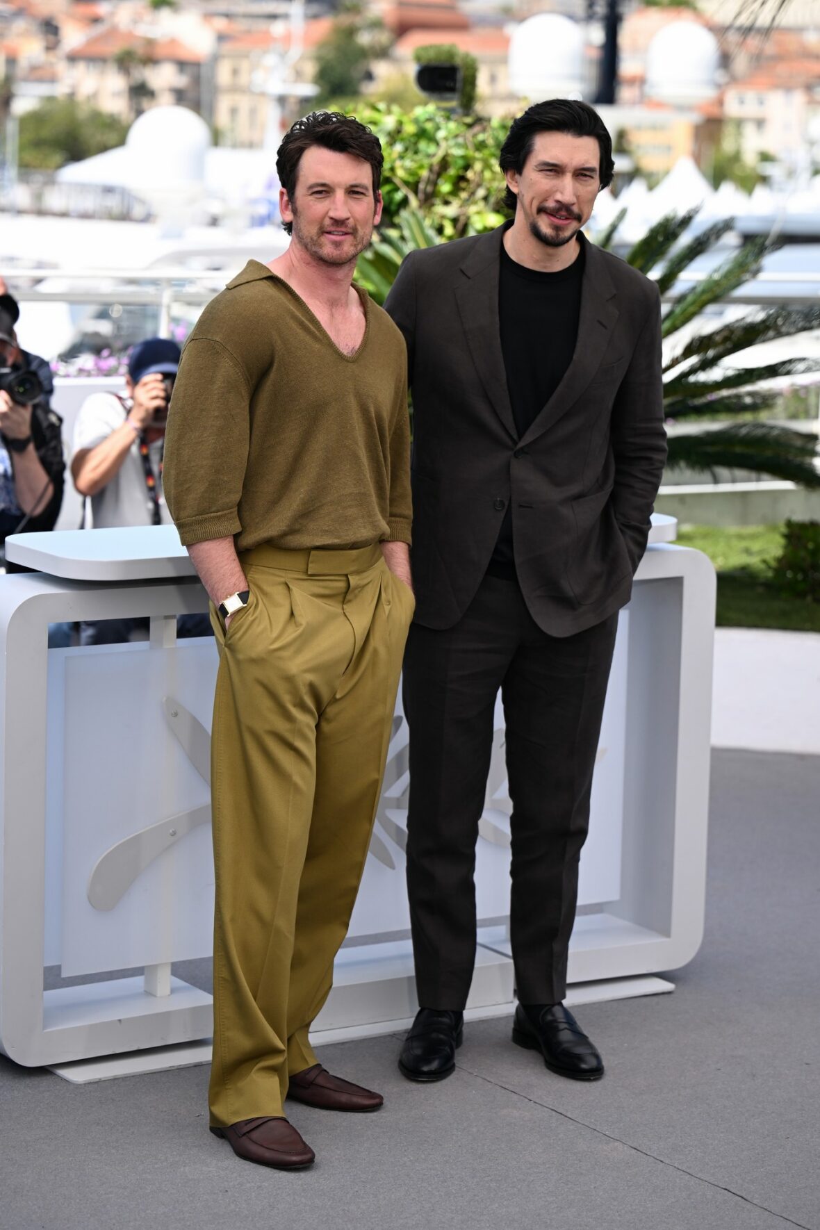 Miles Teller e Adam Driver na sessão fotográfica de Cannes em 17 de maio de 2026