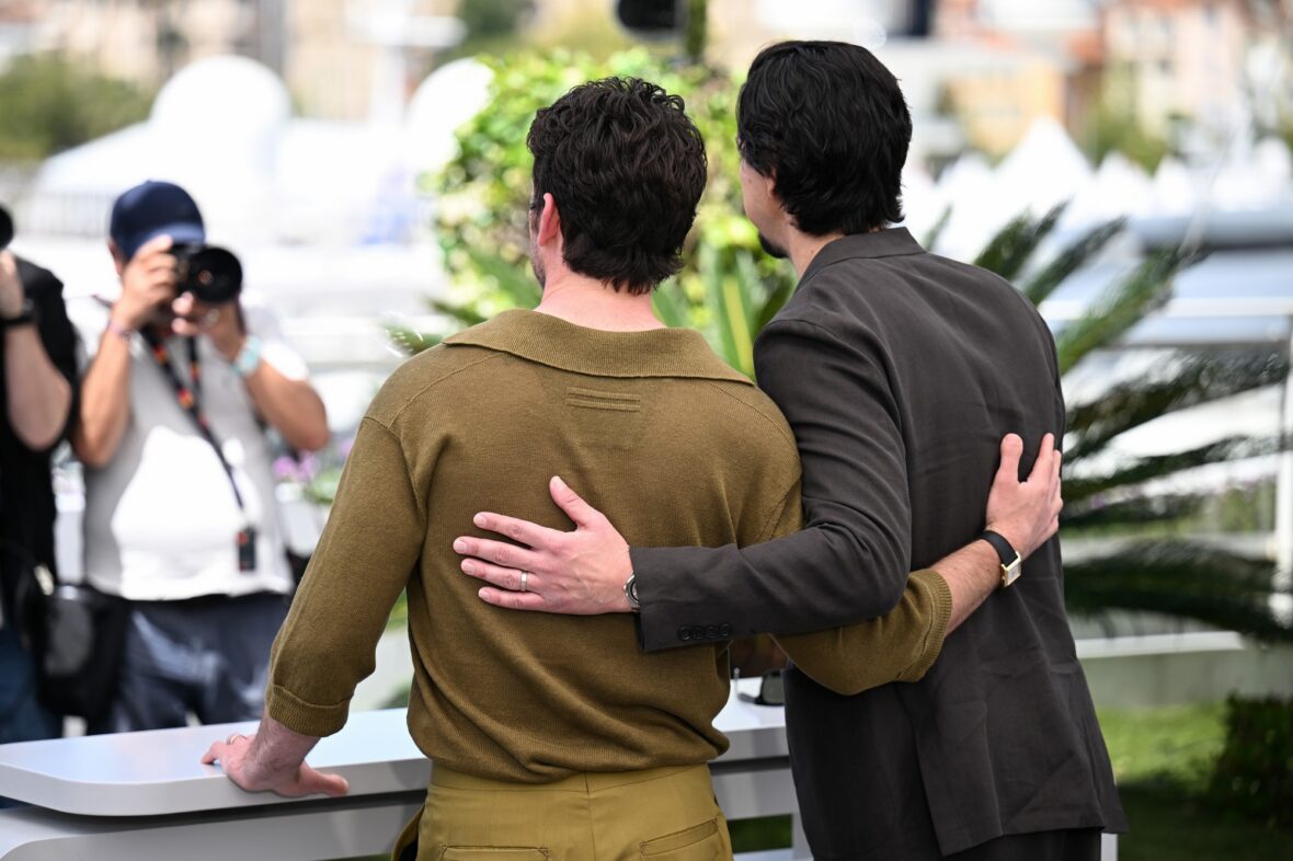 Miles Teller e Adam Driver na sessão fotográfica de Cannes em 17 de maio de 2026