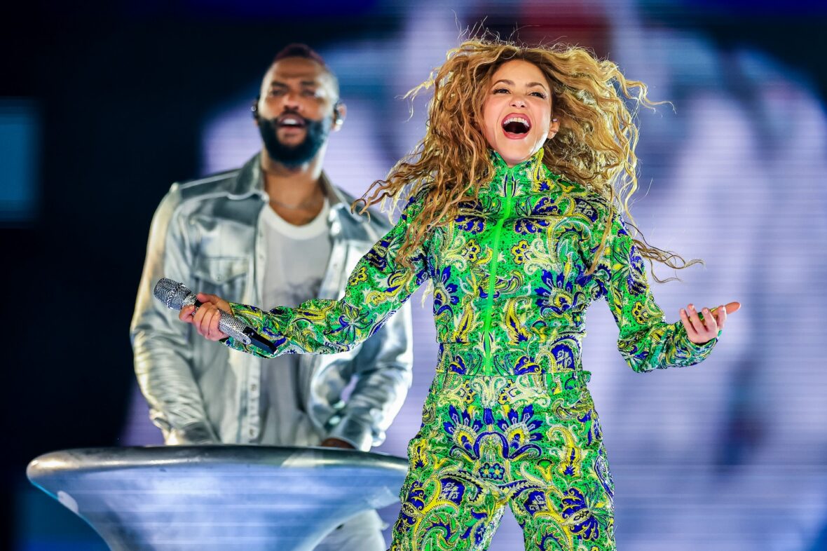 Shakira Performs at Copacabana Brazil