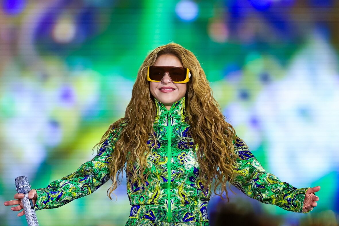 Shakira Performs at Copacabana Brazil