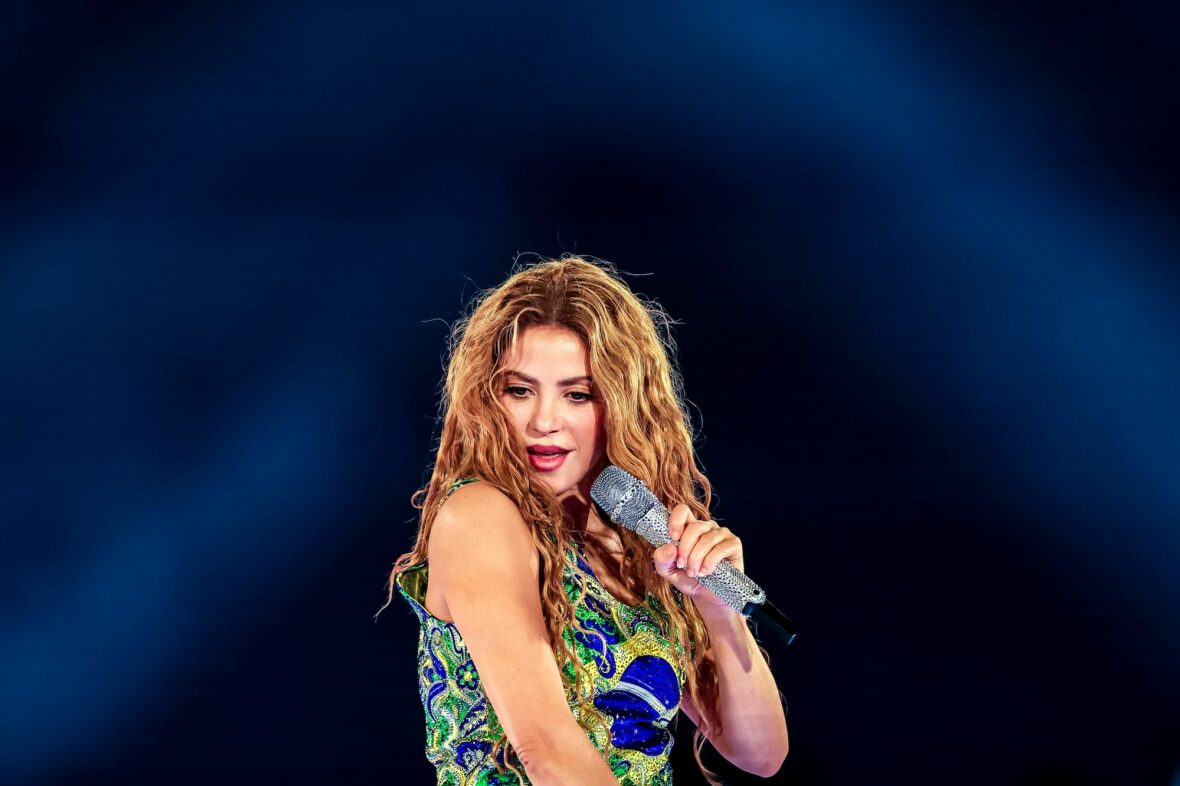 Shakira Performs at Copacabana Brazil