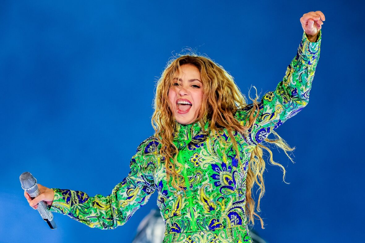 Shakira Performs at Copacabana Brazil
