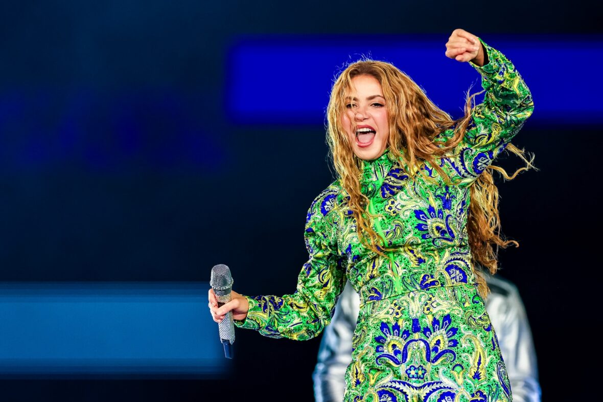 Shakira Performs at Copacabana Brazil