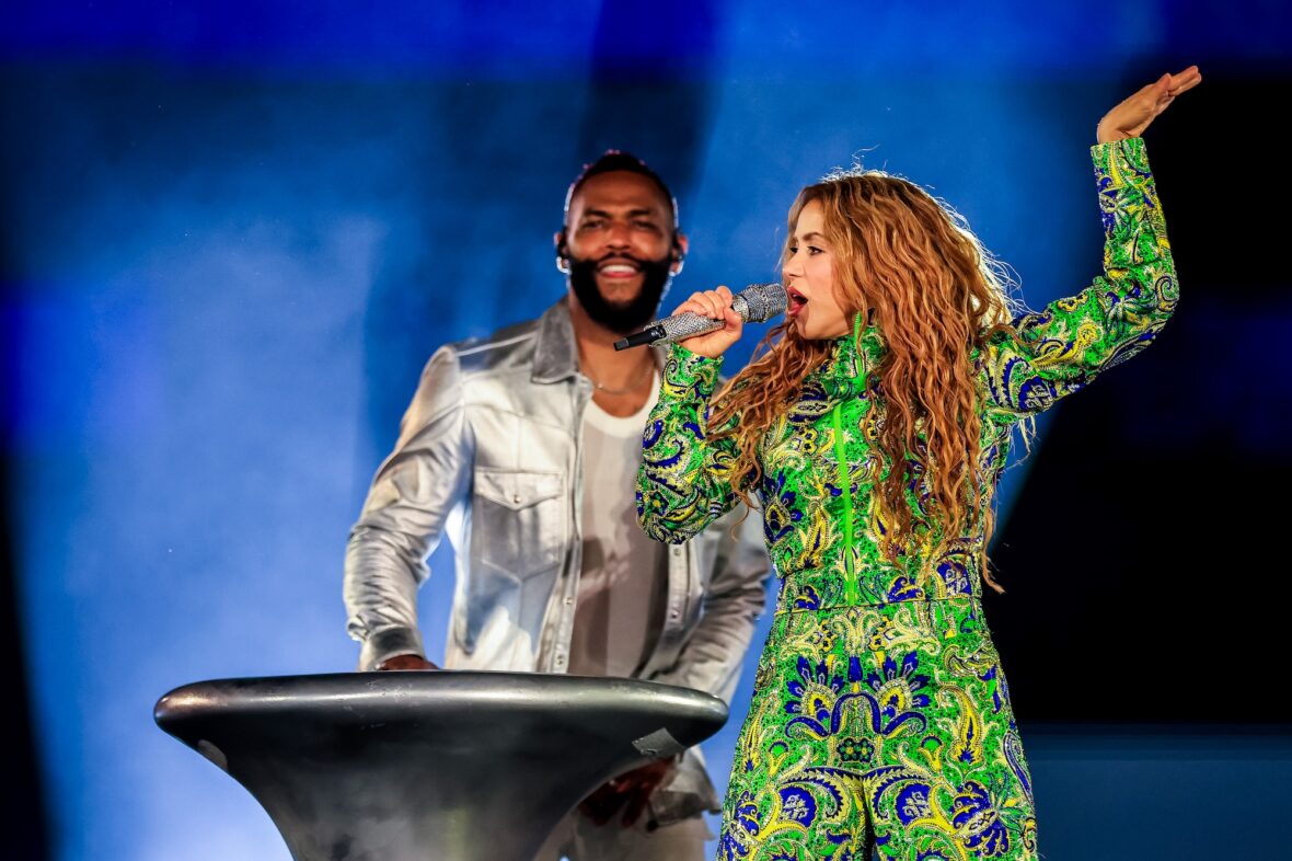 Shakira Performs at Copacabana Brazil
