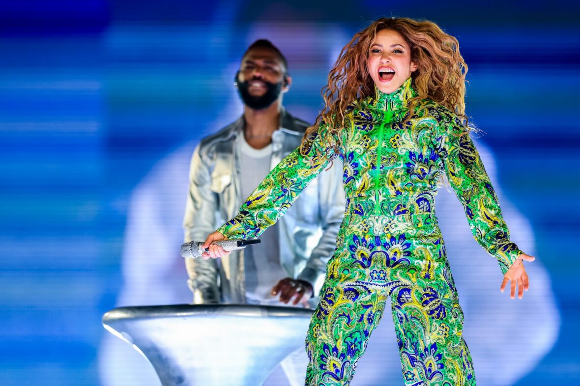 Shakira Performs at Copacabana Brazil