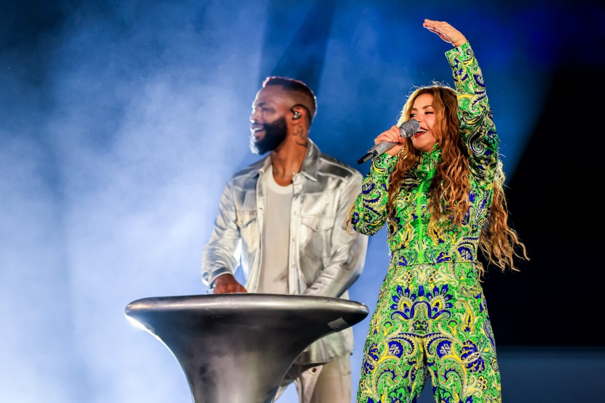 Shakira Performs at Copacabana Brazil