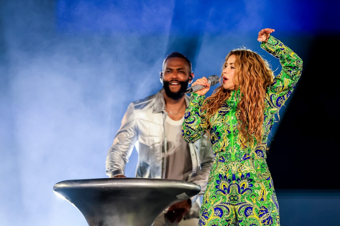 Shakira Performs at Copacabana Brazil