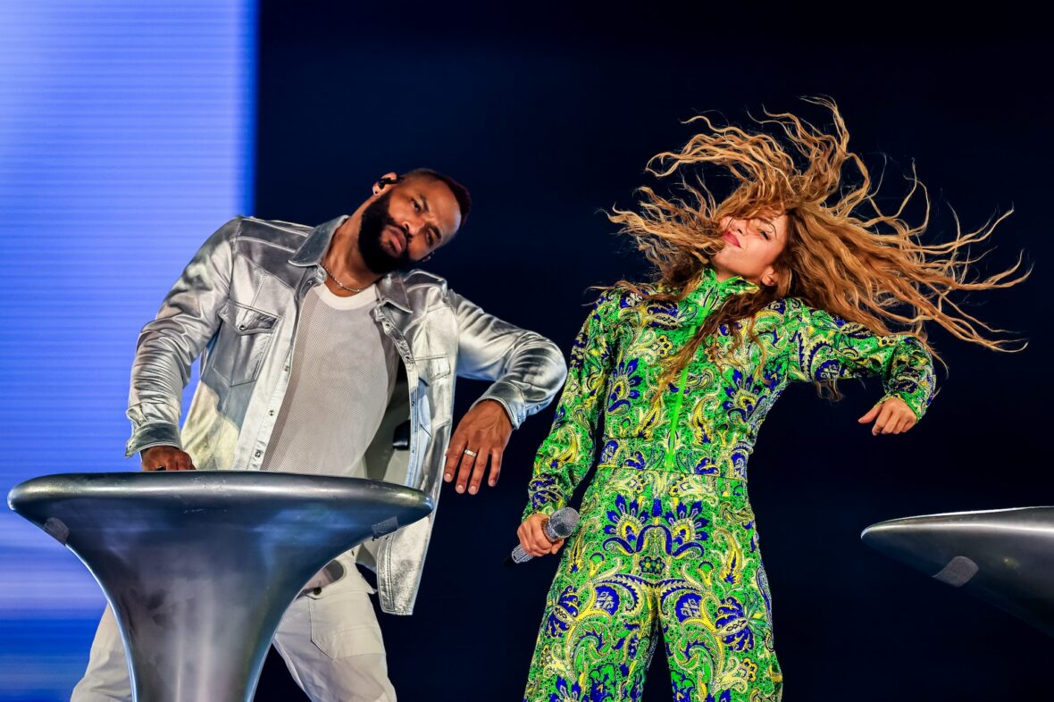 Shakira Performs at Copacabana Brazil
