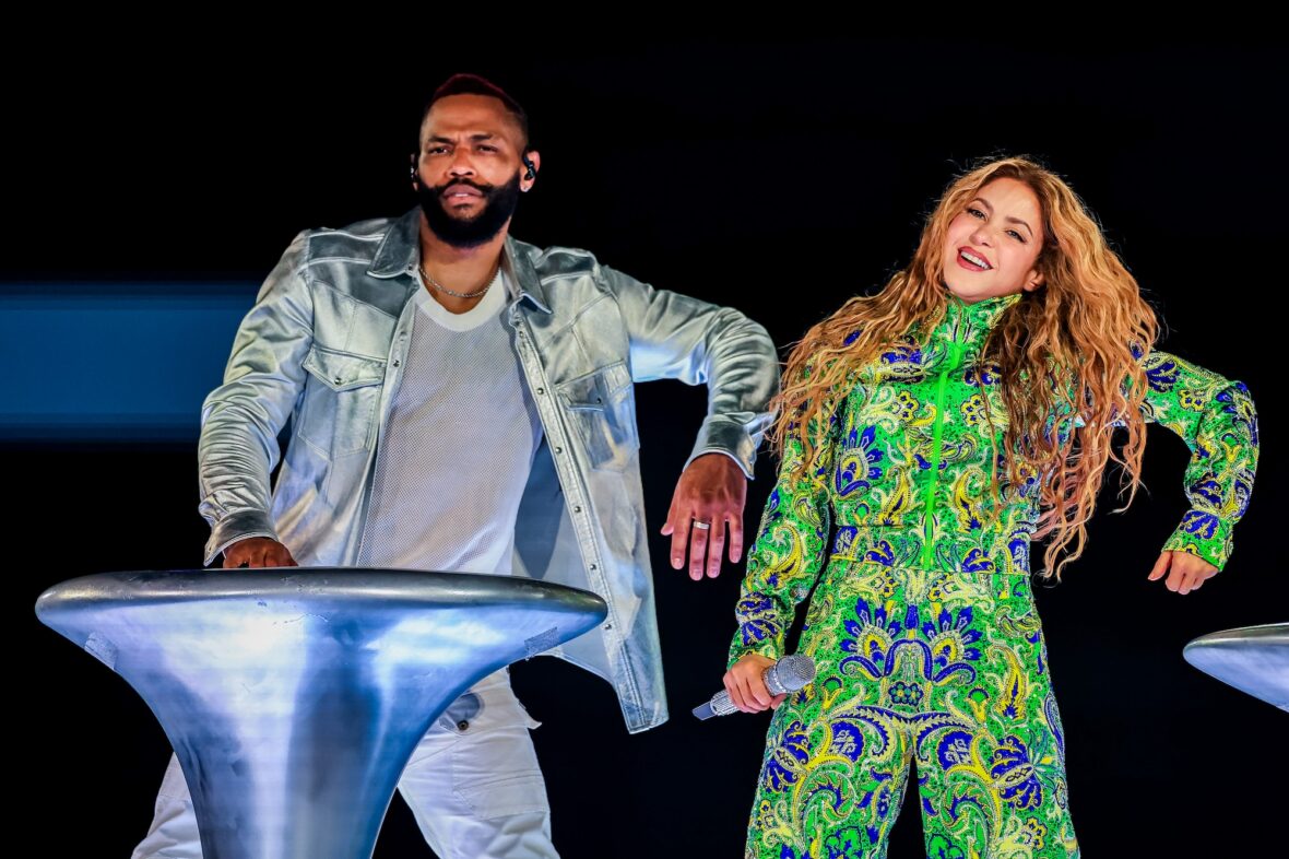 Shakira Performs at Copacabana Brazil