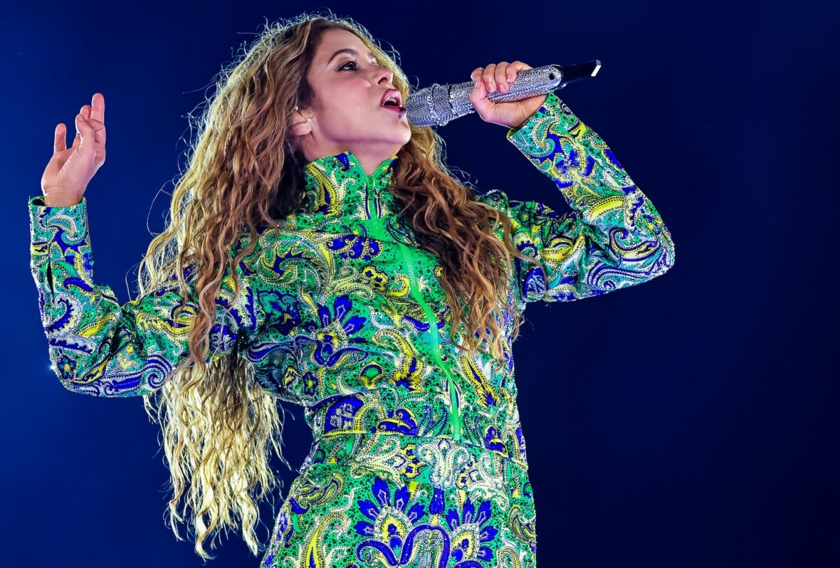 Shakira Performs at Copacabana Brazil