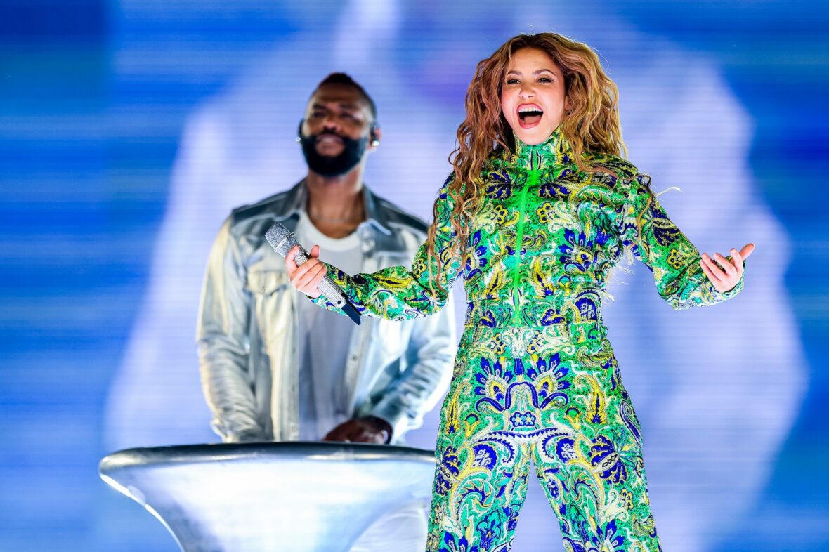 Shakira Performs at Copacabana Brazil