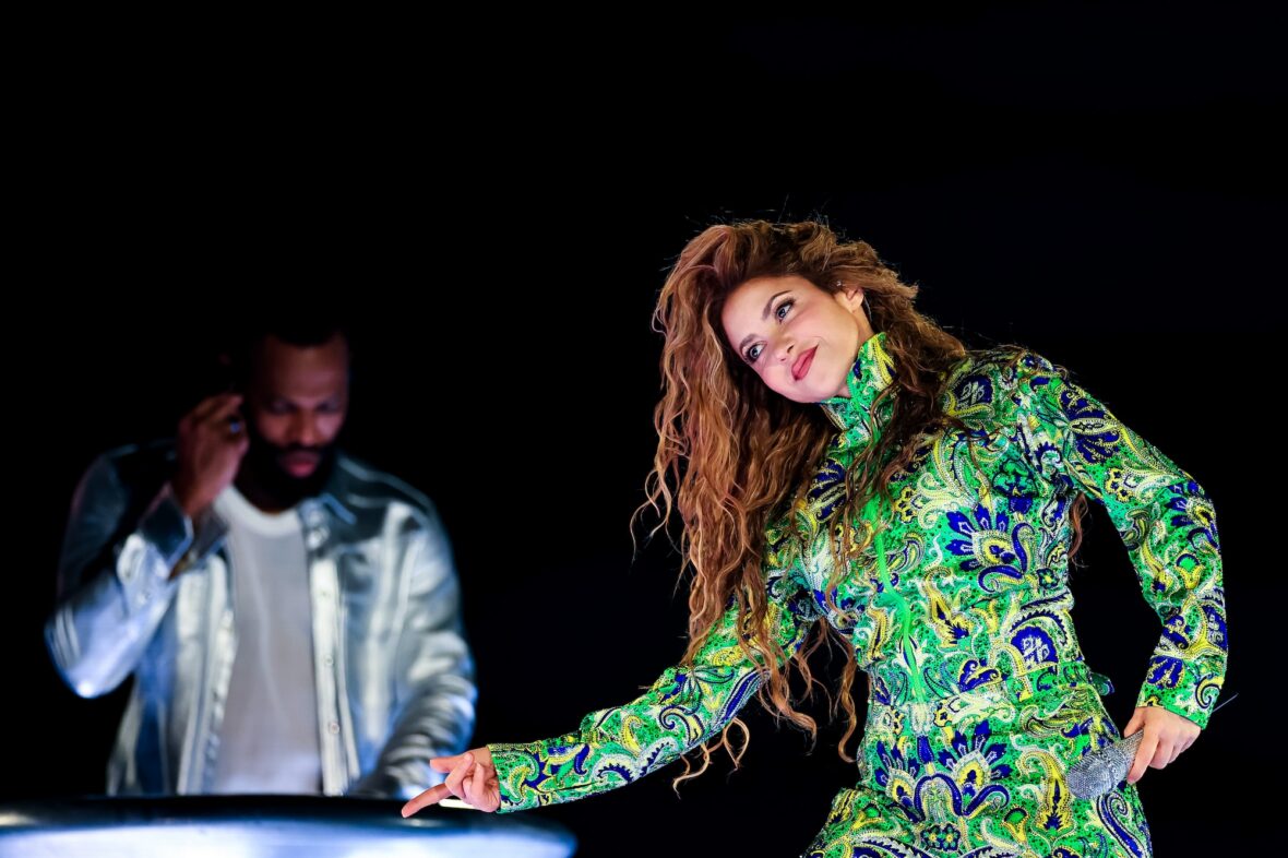 Shakira Performs at Copacabana Brazil