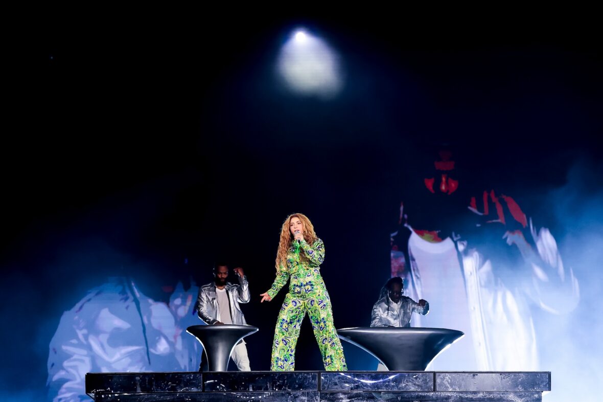 Shakira Performs at Copacabana Brazil