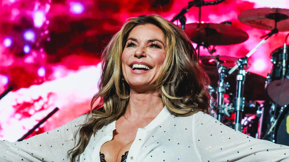 Shania Twain Announces New Album ‘Little Miss Twain,’ Releases ‘Dirty Rosie’ Song – Just Jared – Celebrity News and Gossip
