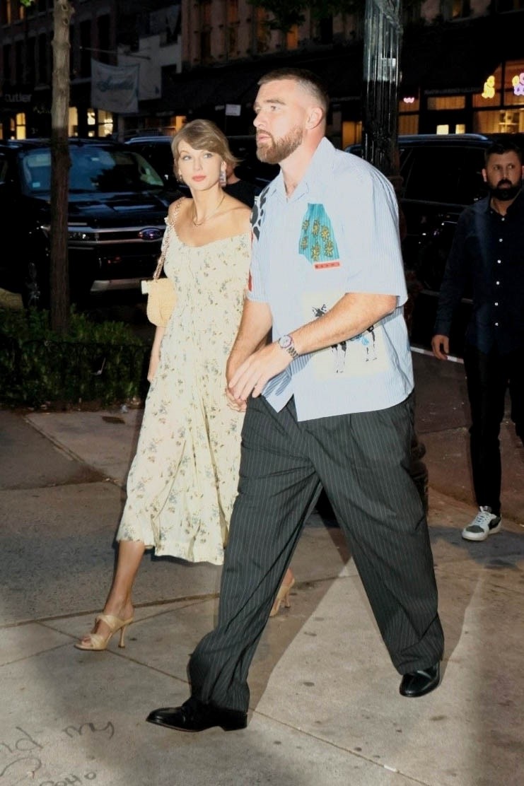 Taylor Swift and Travis Kelce grab dinner in New York City