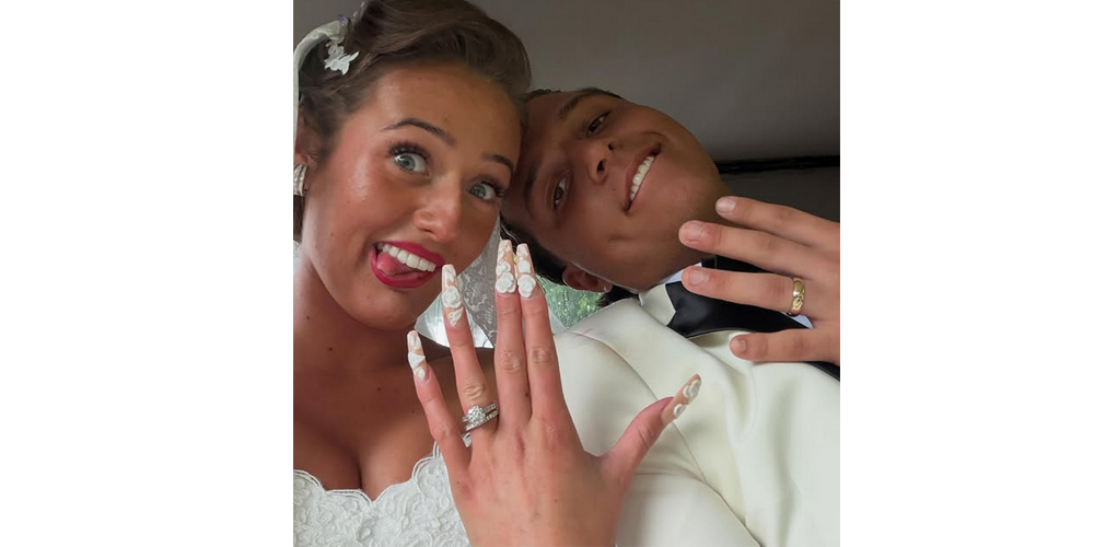 Venezuela Fury & Noah Price wedding selfie