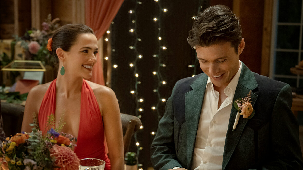 Netflix Shares First Photos from ‘Voicemails for Isabelle,’ a New Rom-Com Movie Starring Zoey Deutch & Nick Robinson!