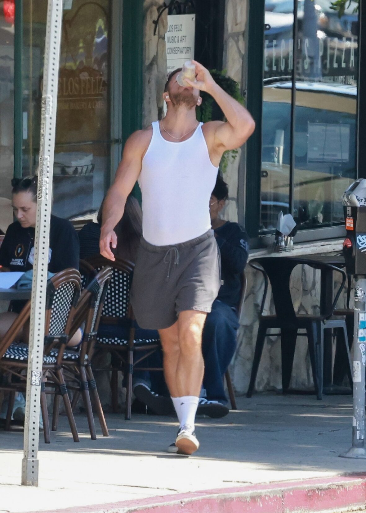 Imagine Dragons frontman Dan Reynolds was looking buff in a white tank top while getting lunch in Los Angeles on Monday.