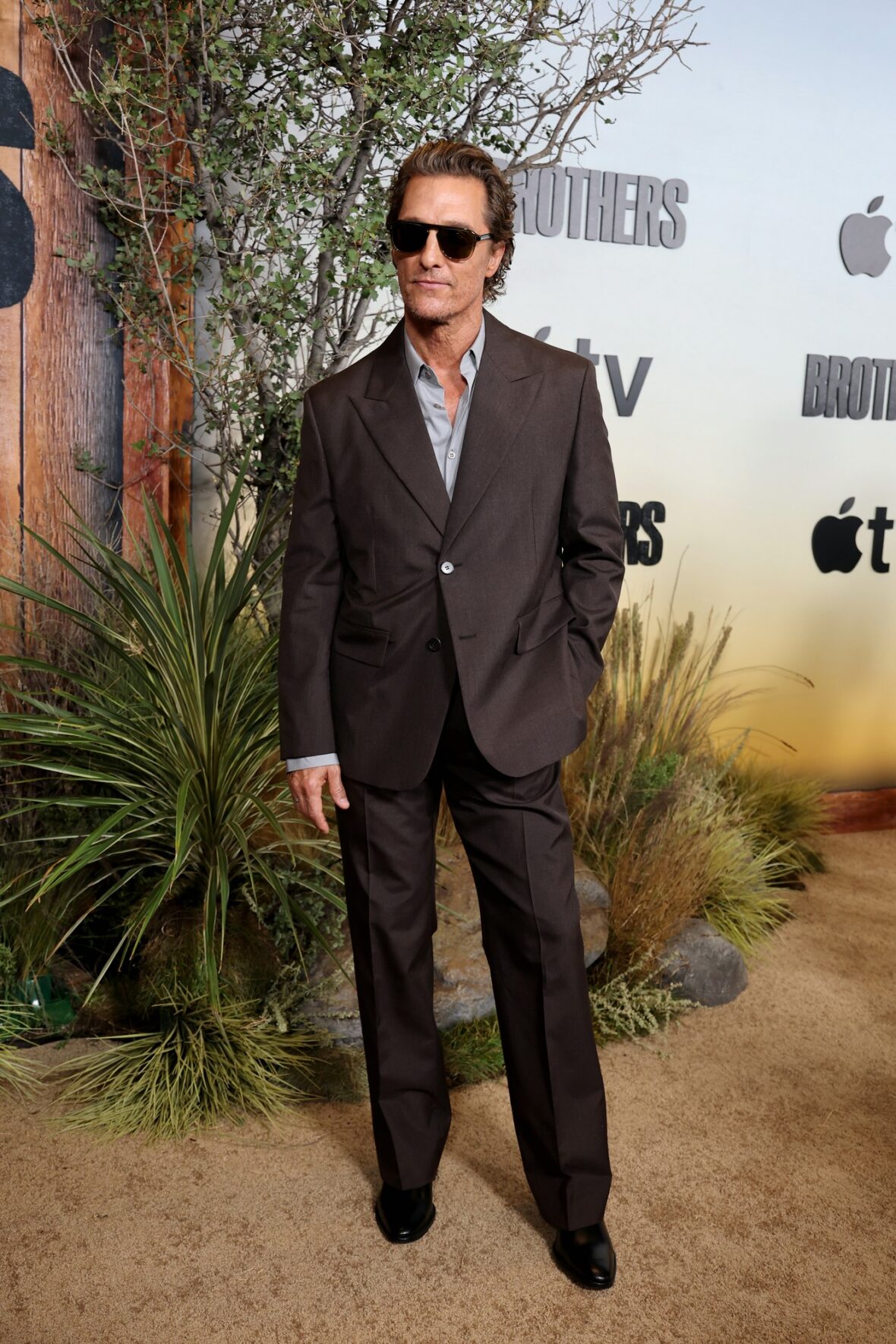 Stars at Brothers premiere in LA