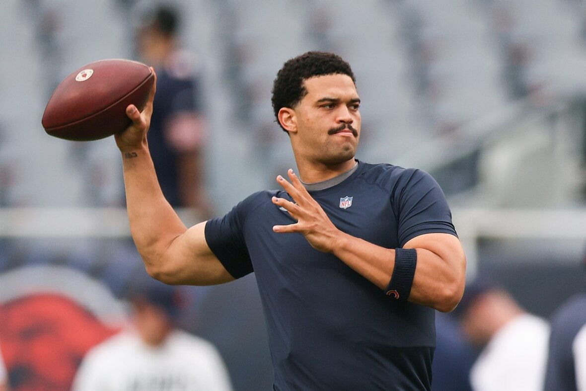 Caleb Williams on the field during September 20 NFL game