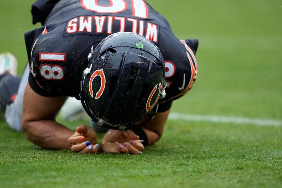 Caleb Williams on the field during September 20 NFL game