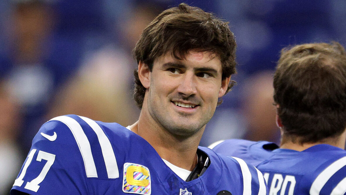 daniel-jones-girlfriend Daniel Jones #17 of the Indianapolis Colts warms up prior to the game against the Las Vegas Raiders at Lucas Oil Stadium on October 05, 2025 in Indianapolis, Indiana