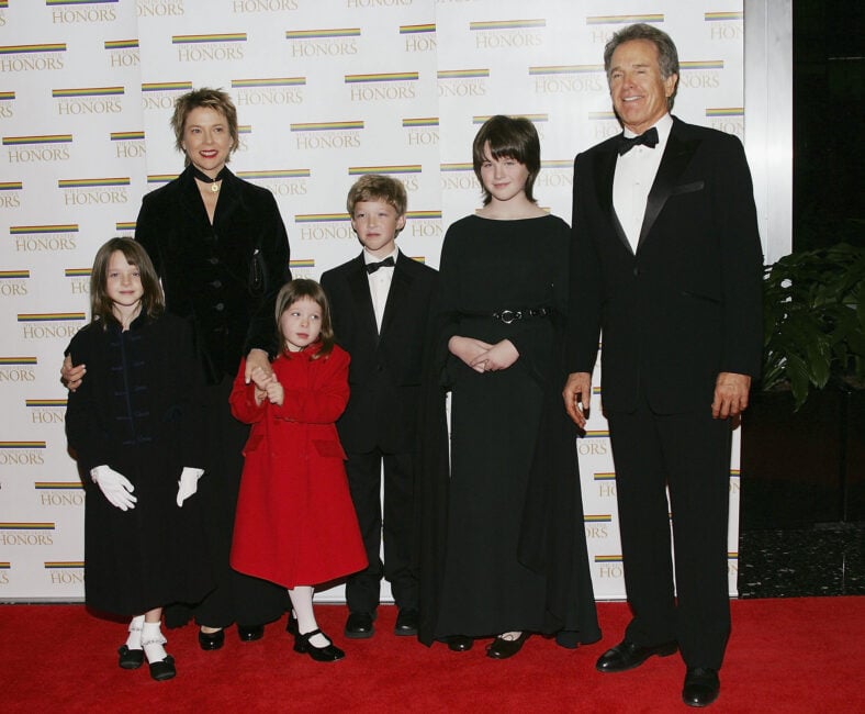 Warren Beatty poses with wife Annette Bening and children Isabel, Ella, Benjamin and Kathlyn at the 27th Annual Kennedy Center Honors.