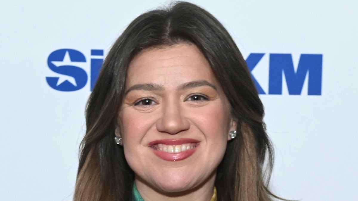 Kelly Clarkson Reveals If She’s Single or Dating Anyone