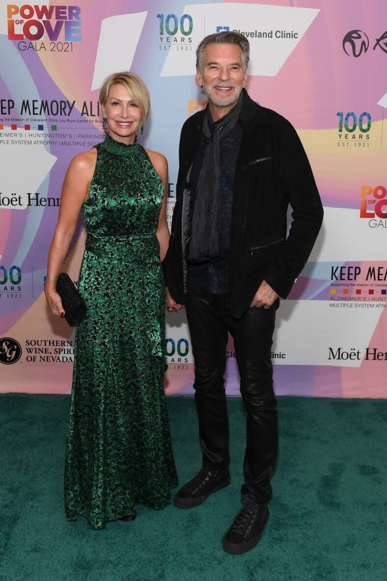 Kenny Loggins marries Lisa Hawkins