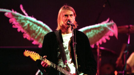 Nirvana Kurt Cobain performing
