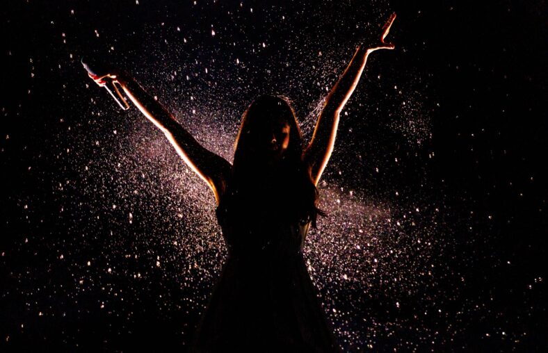 Olivia Rodrigo's dress melts away while performing The Cure on tour