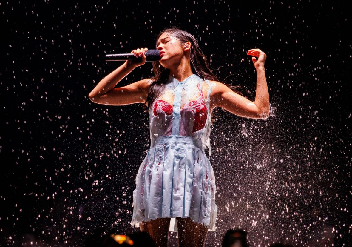 Olivia Rodrigo's dress melts away while performing The Cure on tour