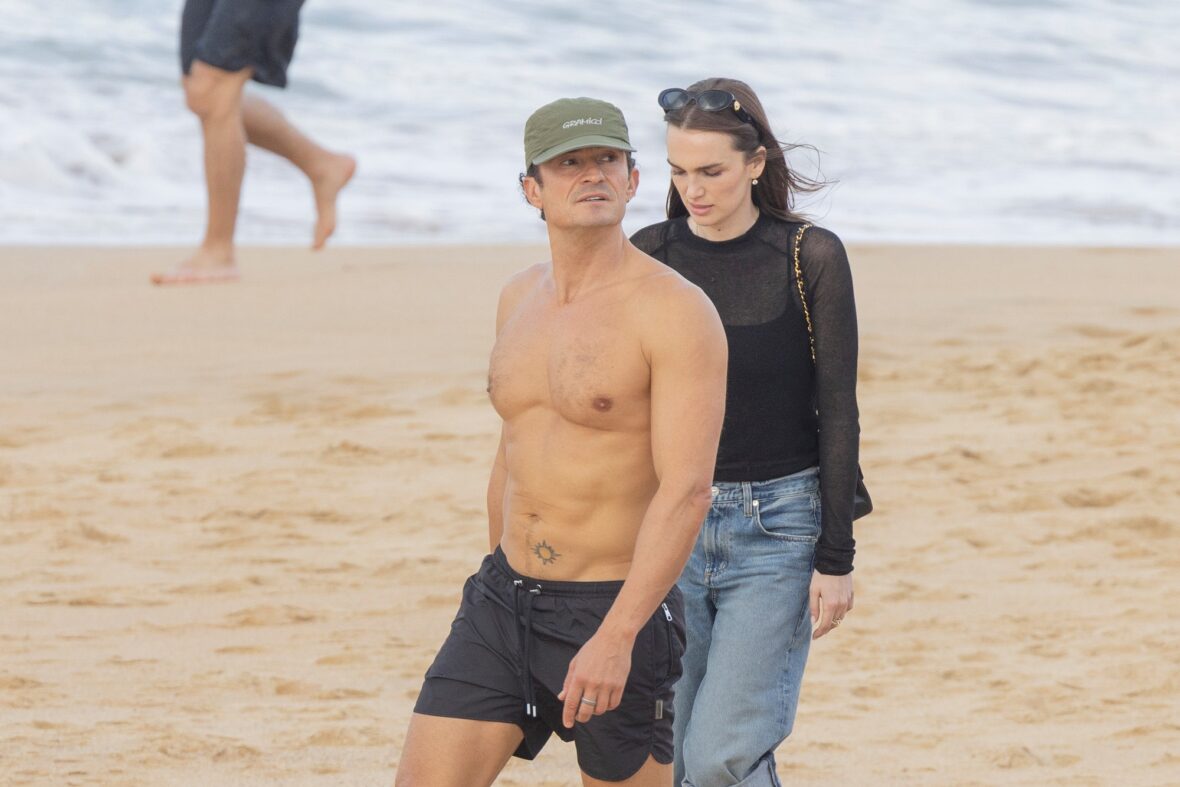 Orlando Bloom shirtless in Spain
