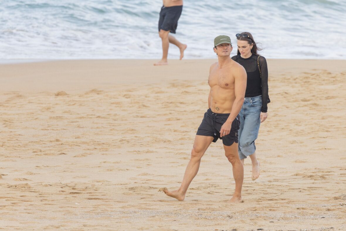 Orlando Bloom shirtless in Spain