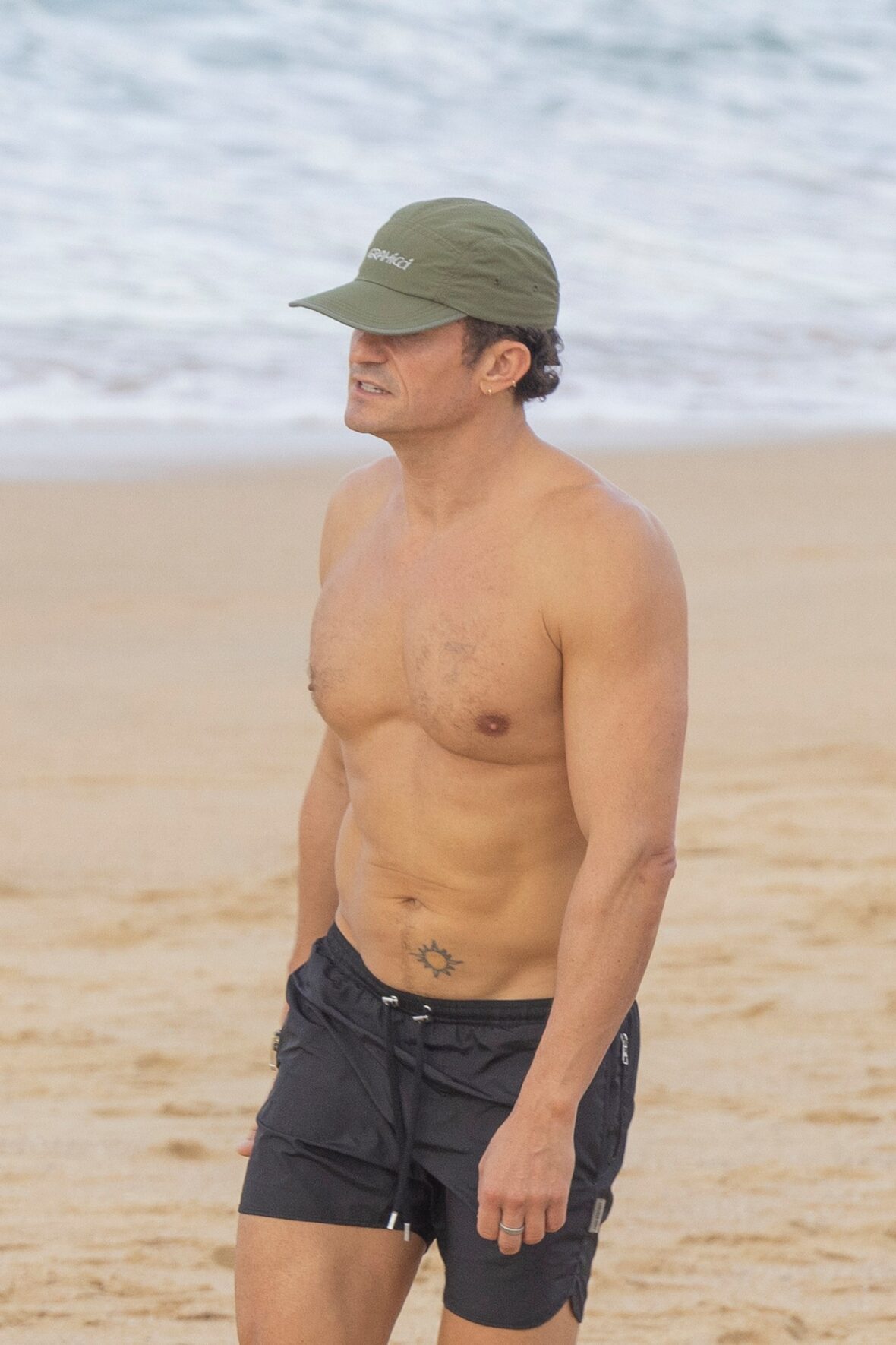 Orlando Bloom shirtless in Spain