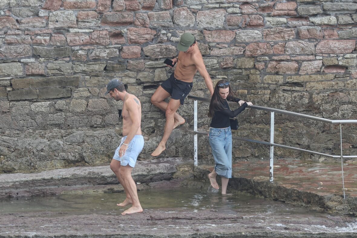 Orlando Bloom shirtless in Spain