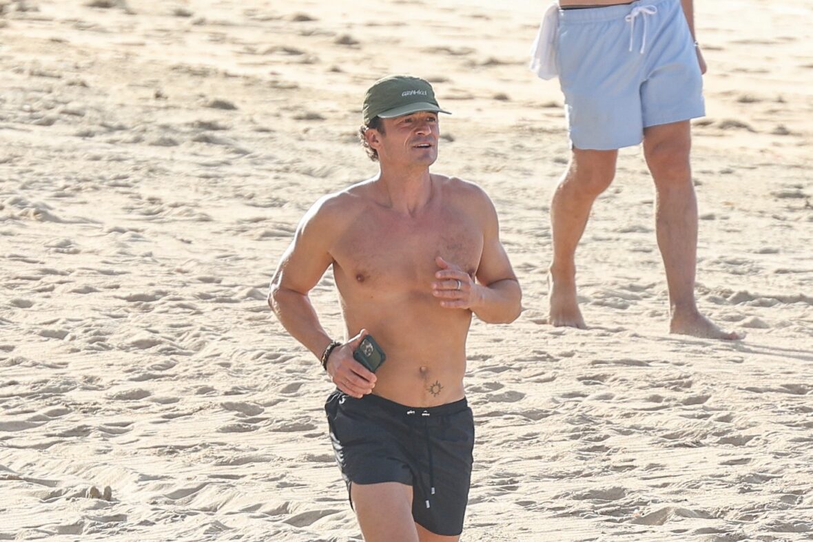 Orlando Bloom shirtless in Spain