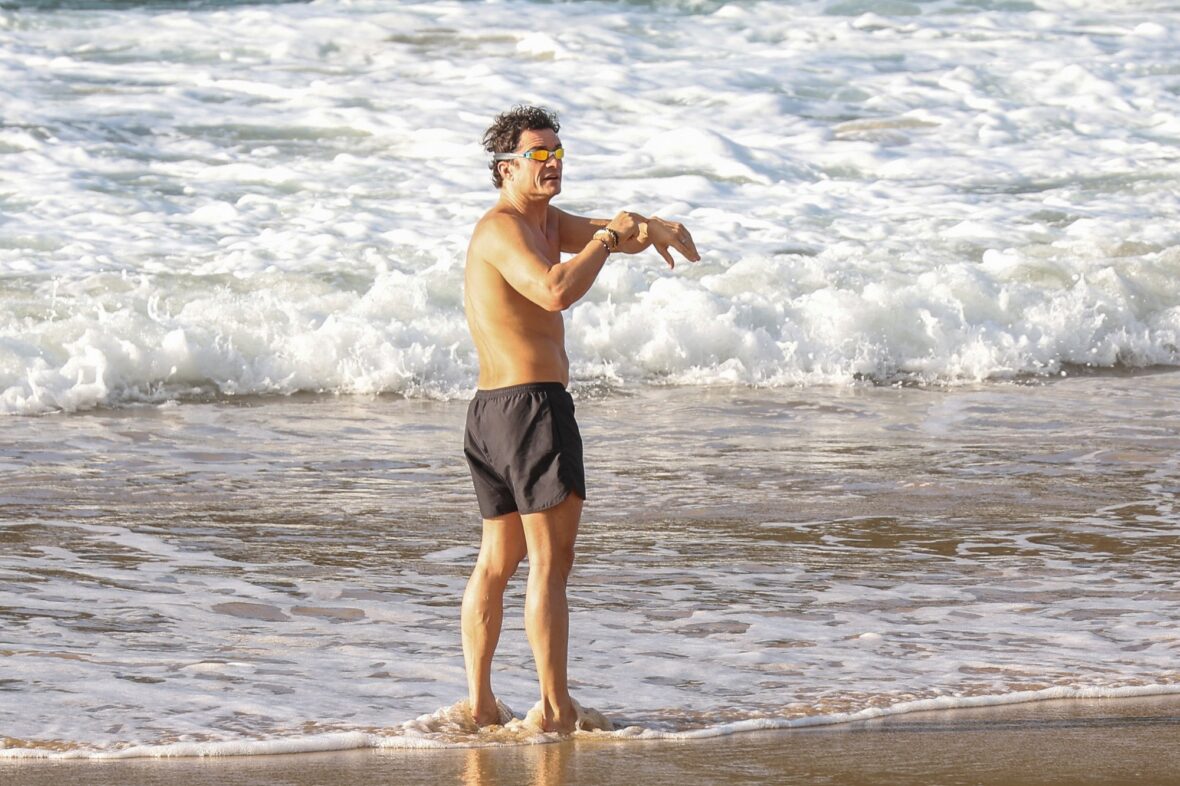 Orlando Bloom shirtless in Spain